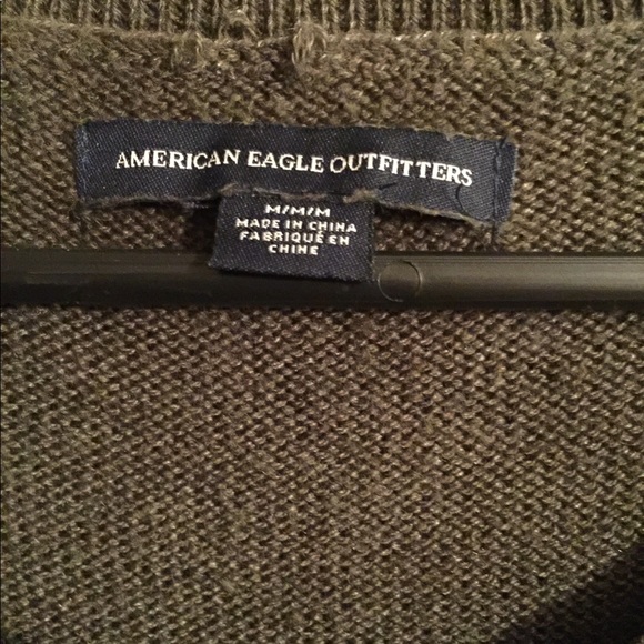 Woman’s off shoulder bell sleeve top - Picture 4 of 4